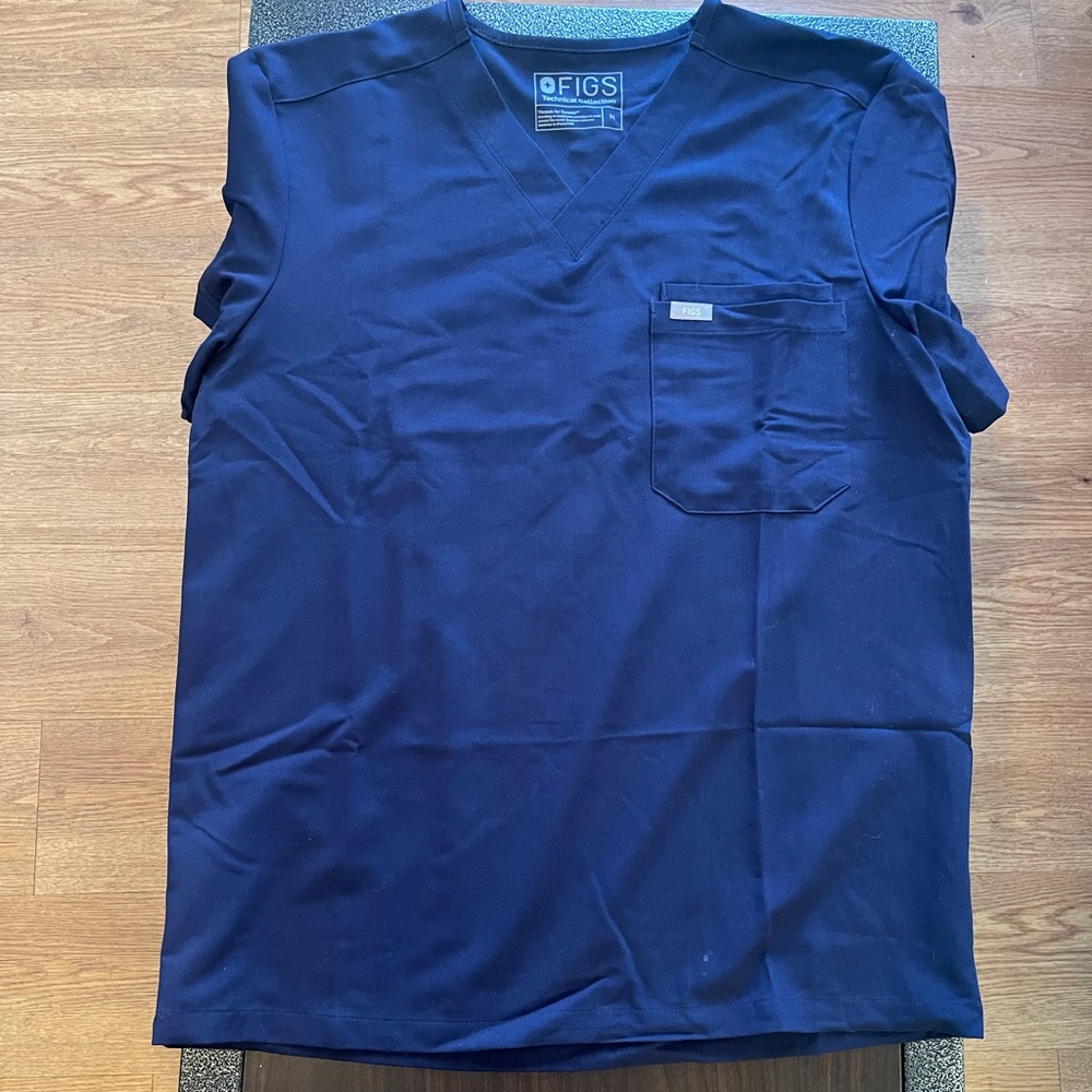 Figs scrub top